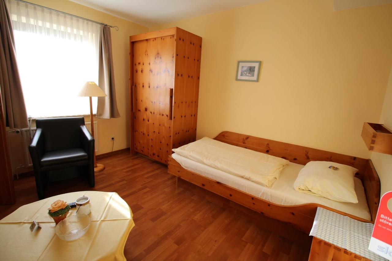 Hotel Garni Zur Post Utersum Eksteriør billede