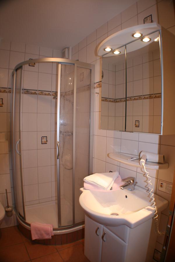 Hotel Garni Zur Post Utersum Værelse billede