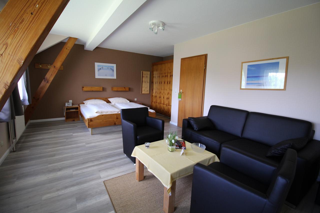 Hotel Garni Zur Post Utersum Eksteriør billede